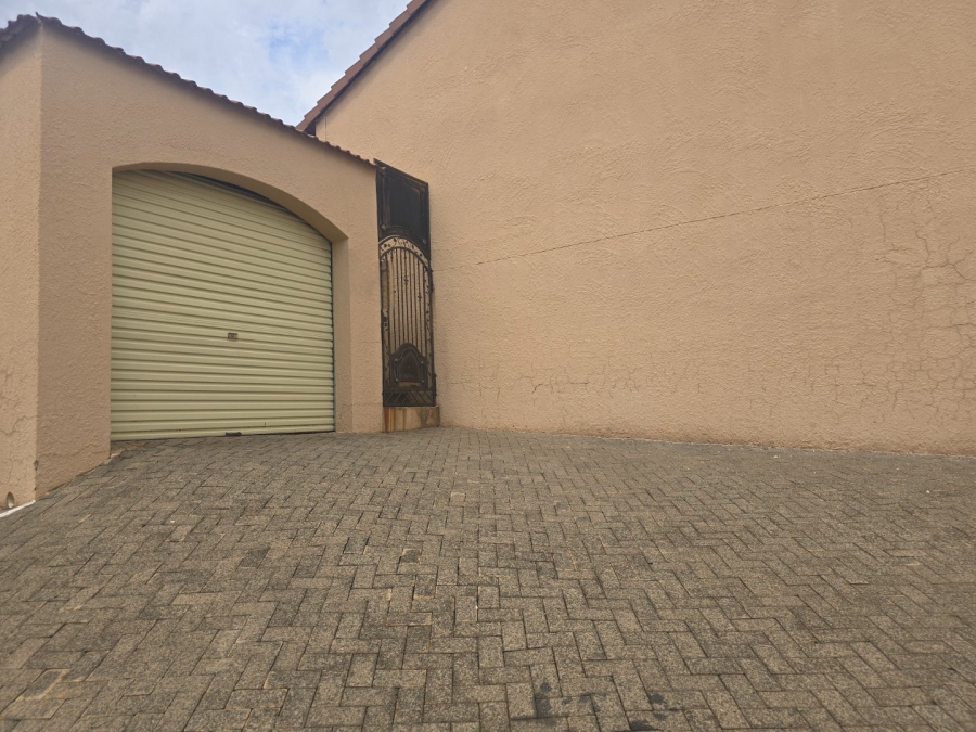 2 Bedroom Property for Sale in Heuwelsig Free State